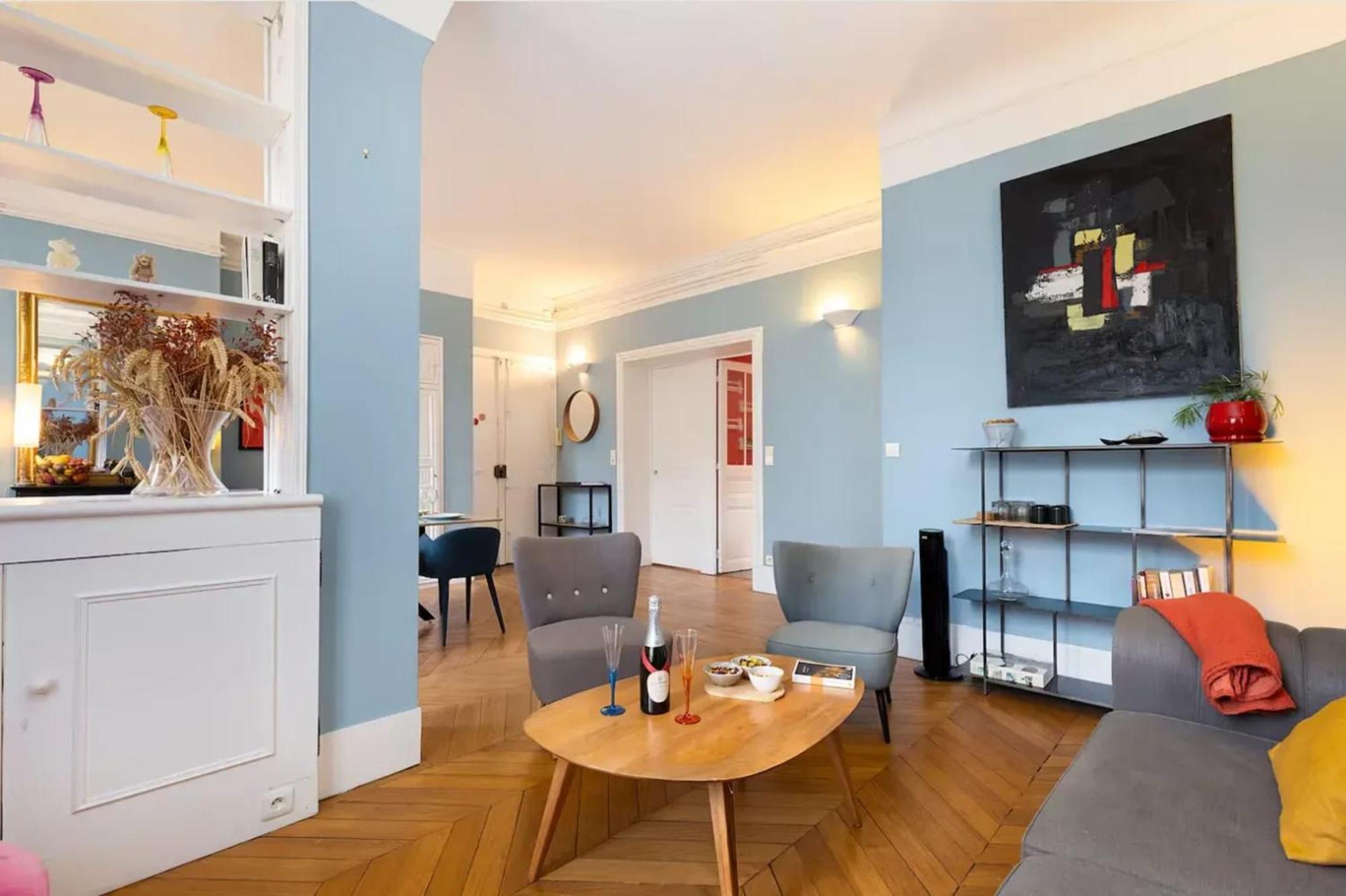 Moderne A Pres Des Champs-elysees * Parijs