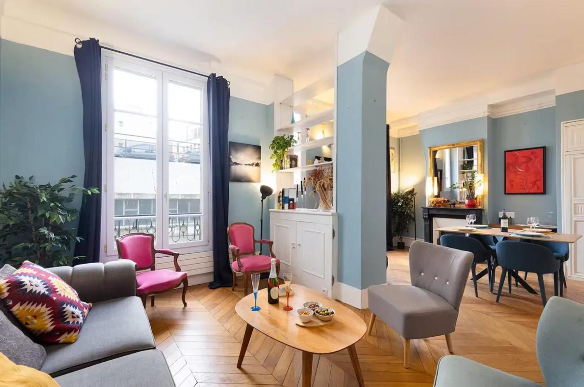 Moderne A Pres Des Champs-elysees