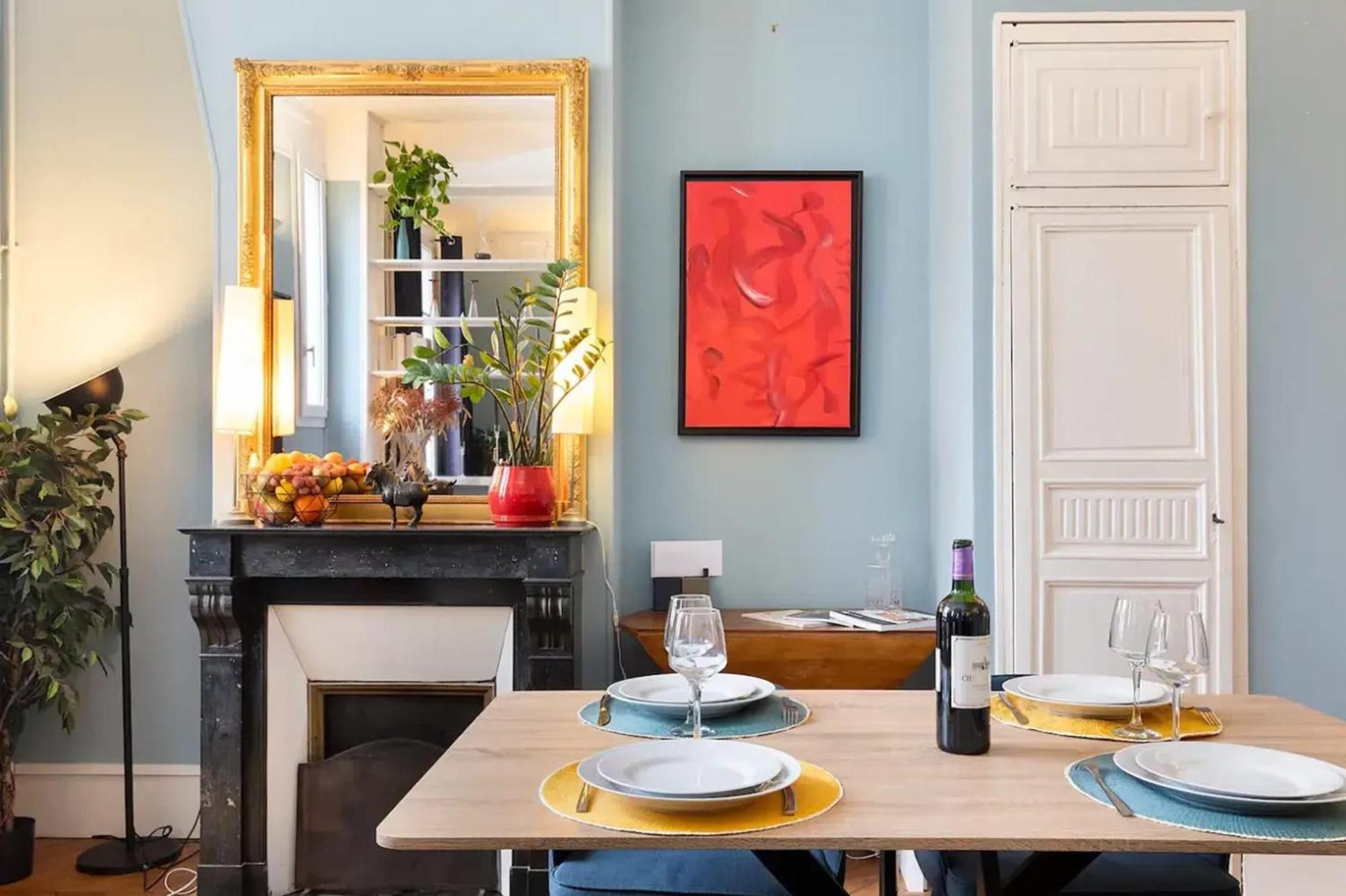 Moderne A Pres Des Champs-elysees * Parijs
