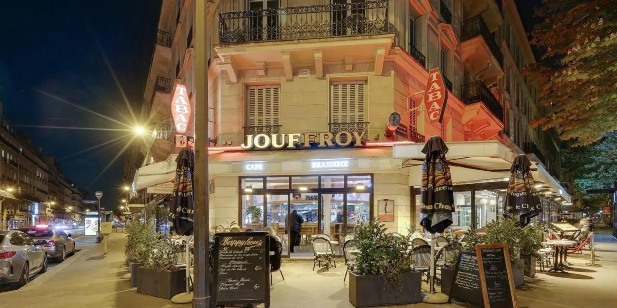 Moderne A Pres Des Champs-elysees Parijs